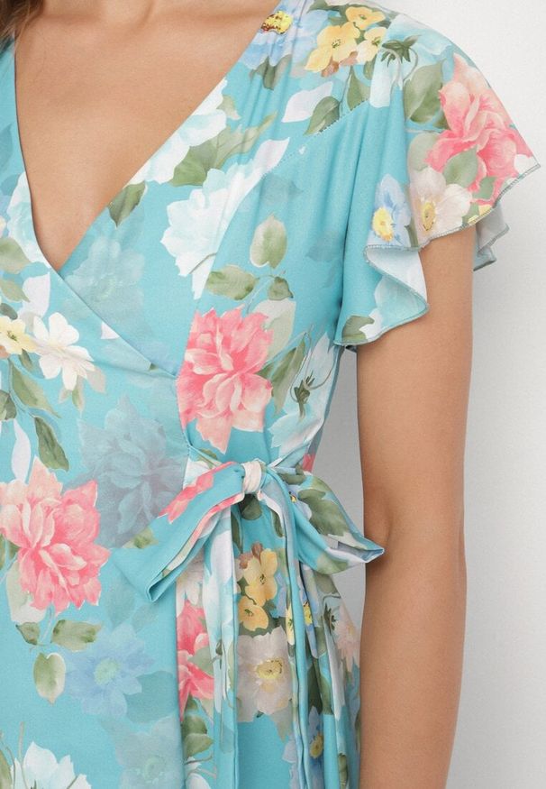 Born2be - Zielona Kwiatowa Sukienka z Kopertowym Dekoltem Atorina. Okazja: na co dzień, na spotkanie biznesowe, do pracy. Typ kołnierza: dekolt kopertowy. Kolor: zielony. Wzór: kwiaty. Typ sukienki: kopertowe. Styl: casual, biznesowy