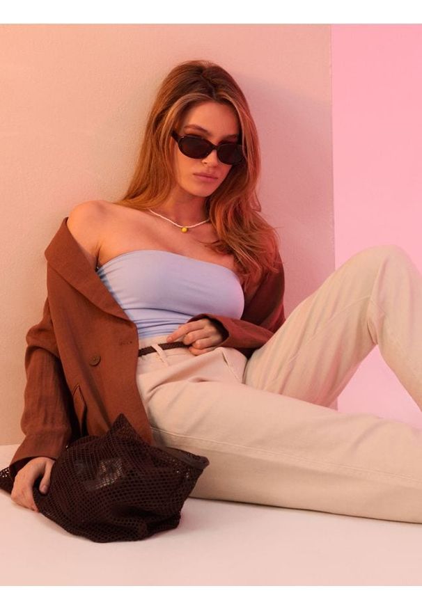 Sinsay - Jeansy mom paperbag z wysokim stanem - kremowy. Stan: podwyższony. Kolor: kremowy