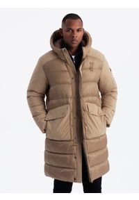 Ombre Clothing - Długa pikowana kurtka męska z dużymi kieszeniami – beżowa V2 - Rozmiar: XXL. Typ kołnierza: kaptur. Kolor: beżowy. Materiał: tkanina, poliester, materiał, syntetyk, nylon. Długość: długie. Wzór: gładki, aplikacja #12