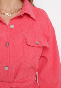 Born2be - Ciemnoróżowa Sztruksowa Koszula o Przedłużonym Fasonie Wiązana w Pasie Milata. Kolor: różowy. Materiał: sztruks #4