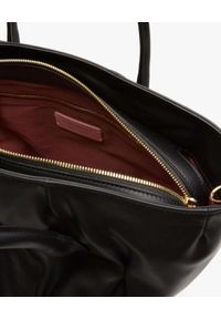 Coccinelle - COCCINELLE - Skórzana czarna torba z marszczeniem Diana Goodie. Kolor: czarny. Wzór: aplikacja. Materiał: skórzane. Styl: elegancki. Rodzaj torebki: na ramię #4