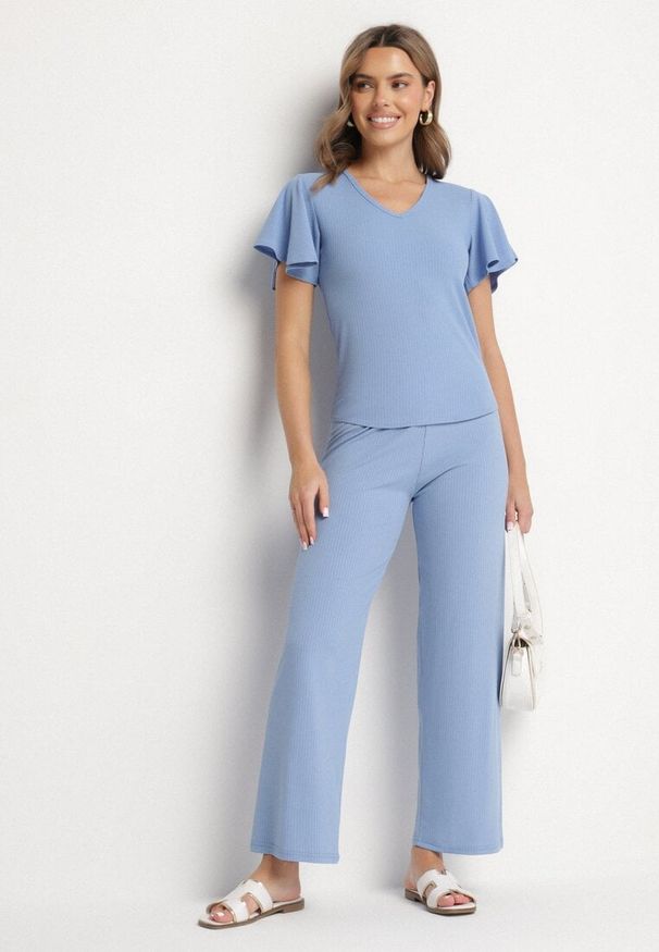 Born2be - Niebieska Bluzka z Szerokimi Rękawami Sunevia. Okazja: na co dzień. Typ kołnierza: dekolt w kształcie V. Kolor: niebieski. Materiał: jeans. Styl: elegancki, casual