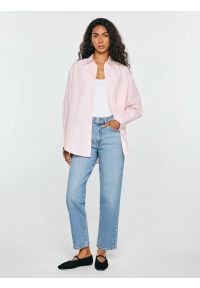 Big-Star - koszula damska oversize różowa lamesa 600. Okazja: na co dzień. Typ kołnierza: kołnierzyk klasyczny. Kolor: różowy. Materiał: jeans, materiał, bawełna. Styl: elegancki, casual, klasyczny #1