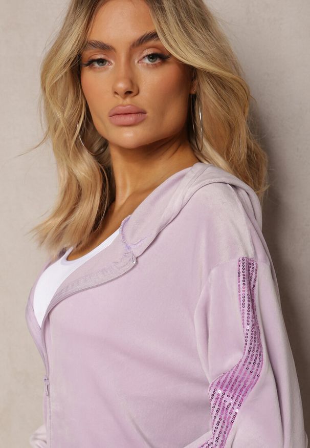 Renee - Fioletowy Welurowy Komplet z Cekinami Rozpinana Bluza z Kapturem i Spodnie ze Ściągaczami Natitia. Kolor: fioletowy. Materiał: welur