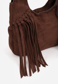Renee - Brązowa Torebka w Stylu Boho z Imitacji Zamszu Ozdobiona Frędzlami na Długim Pasku na Ramię Megorre. Kolor: brązowy. Wzór: aplikacja. Dodatki: z frędzlami. Materiał: zamszowe. Styl: boho. Rodzaj torebki: na ramię #2