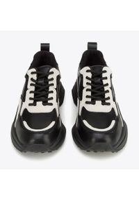 Wittchen - Damskie sneakersy z połyskującą wstawką czarno-beżowe. Kolor: wielokolorowy, beżowy, czarny. Materiał: zamsz, skóra. Obcas: na platformie #9