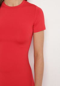 Born2be - Czerwona Sukienka o Taliowanym Kroju z Krótkim Rękawem Liravise. Okazja: na co dzień. Kolor: czerwony. Długość rękawa: krótki rękaw. Sezon: wiosna, lato. Typ sukienki: rozkloszowane. Styl: elegancki, casual, klasyczny #6