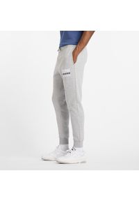 Spodnie męskie New Balance MP51940AG – szare. Kolor: szary. Materiał: bawełna, dresówka, materiał, poliester. Wzór: napisy #3