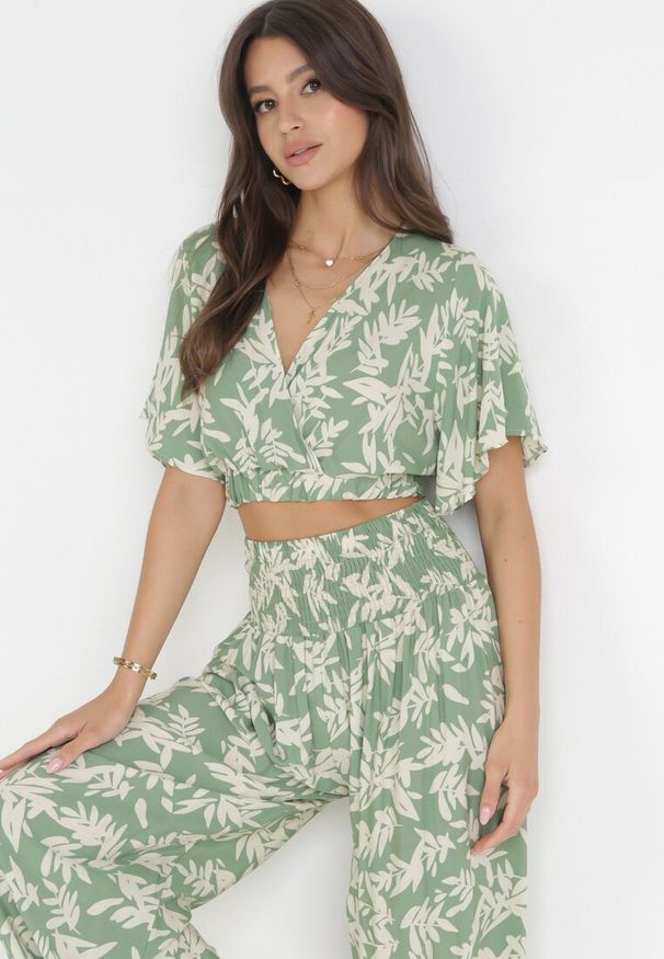 Born2be - Zielony Komplet 2-częściowy z Topem i Spodniami Tasre. Kolor: zielony. Wzór: paski