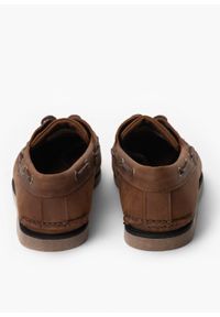 Timberland Classic Boat 2 Eye Mokasyny męskie. Okazja: do pracy, na co dzień, na spacer. Kolor: brązowy. Materiał: skóra. Szerokość cholewki: normalna. Sezon: lato. Styl: elegancki, klasyczny, casual #6