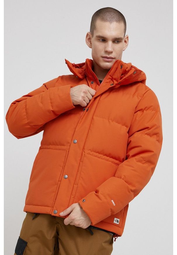 The North Face kurtka puchowa M BOX CANYON JACKET - EU męska kolor pomarańczowy zimowa. Okazja: na co dzień. Kolor: pomarańczowy. Materiał: puch. Sezon: zima. Styl: casual