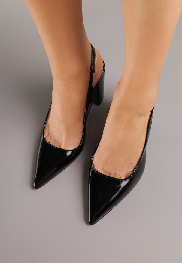 Renee - Czarne Sandały Lakierowane na Słupku Slingback Halasela. Okazja: na imprezę, na co dzień. Kolor: czarny. Materiał: lakier. Obcas: na słupku. Styl: elegancki, wizytowy, casual