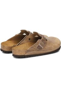 Klapki męskie Birkenstock Boston. Zapięcie: bez zapięcia. Kolor: brązowy. Materiał: skóra. Szerokość cholewki: normalna. Styl: sportowy #2