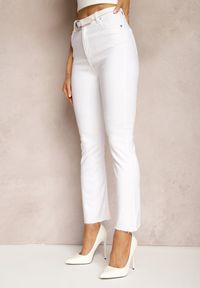 Renee - Białe Bawełniane Jeansy z Rozszerzanymi Postrzępionymi Nogawkami Navirea. Kolor: biały. Styl: klasyczny #3