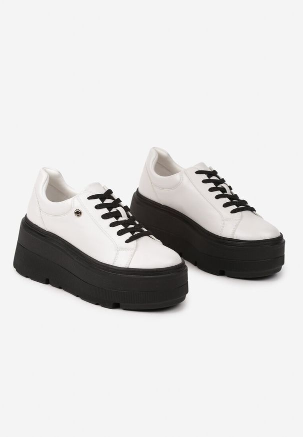 Born2be - Biało-Czarne Sneakersy Vices na Platformie Miriri. Okazja: na co dzień. Zapięcie: sznurówki. Kolor: biały. Materiał: jeans. Obcas: na platformie