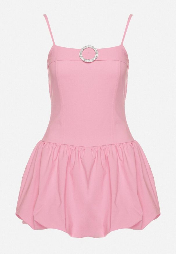 Born2be - Różowa Sukienka Typu Bombka z Cyrkoniową Klamrą z Podszewką Typu Szorty Nessim. Okazja: na imprezę. Kolor: różowy. Długość rękawa: na ramiączkach. Sezon: lato. Typ sukienki: bombki. Styl: elegancki