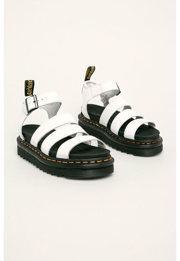 Dr. Martens - Sandały skórzane Blaire. Zapięcie: klamry. Kolor: biały. Materiał: skóra. Wzór: gładki. Obcas: na platformie