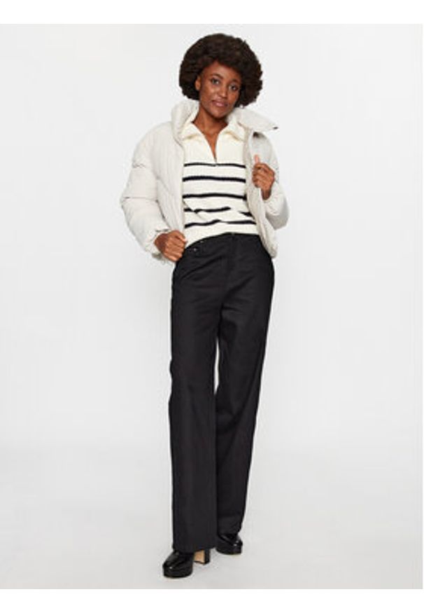 Vero Moda Kurtka zimowa 10290471 Écru Regular Fit. Kolor: kremowy. Materiał: syntetyk. Sezon: zima