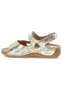 Złote Sandały Armodo Stylowe Płaskie Obuwie Damskie. Okazja: na co dzień, na spacer. Nosek buta: otwarty. Zapięcie: rzepy. Kolor: złoty. Materiał: skóra. Sezon: lato. Styl: elegancki #4