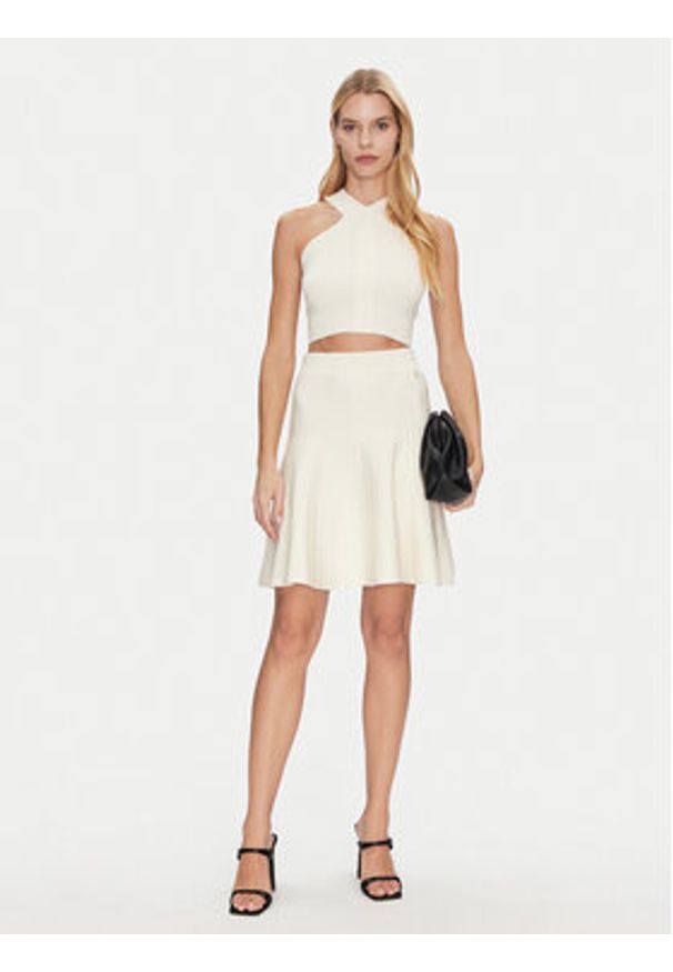 Guess Top W5GR32 Z2XY0 Biały Regular Fit. Kolor: biały. Materiał: wiskoza