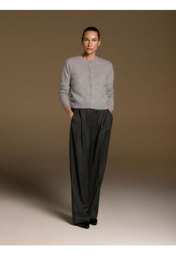 Reserved - Wełniany kardigan z dodatkiem kaszmiru - jasnoszary. Kolor: szary. Materiał: wełna, kaszmir