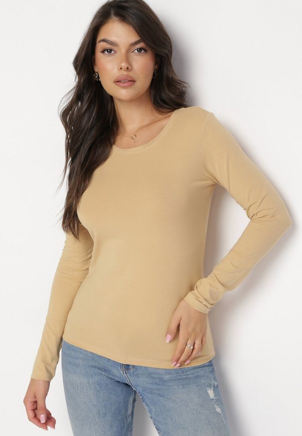 Born2be - Beżowa Bluzka z Elastycznej Bawełny z Okrągłym Dekoltem Zenaida. Okazja: na co dzień. Kolor: beżowy. Materiał: bawełna. Styl: casual, elegancki, klasyczny
