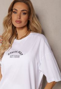 Renee - Biały Bawełniany T-shirt o Fasonie Oversize z Nadrukiem na Przodzie Lisitha. Kolor: biały. Materiał: bawełna. Wzór: nadruk #4