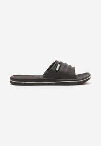 Born2be - Czarne Klapki Basenowe z Szerokim Paskiem Dimalin. Okazja: na plażę, na spacer. Kolor: czarny. Sezon: lato. Styl: wakacyjny #6