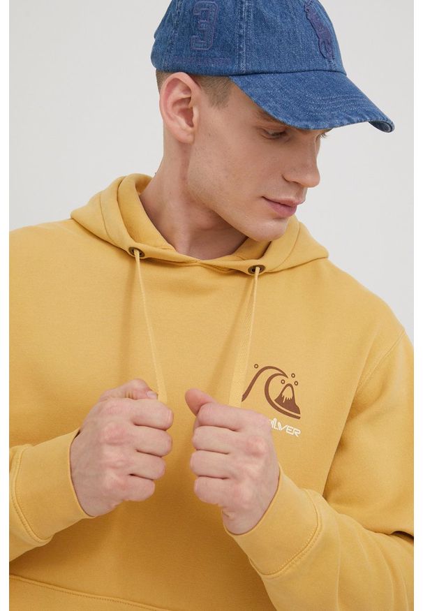Quiksilver bluza męska kolor żółty z kapturem z nadrukiem. Okazja: na co dzień. Typ kołnierza: kaptur. Kolor: żółty. Materiał: dzianina. Wzór: nadruk. Styl: casual
