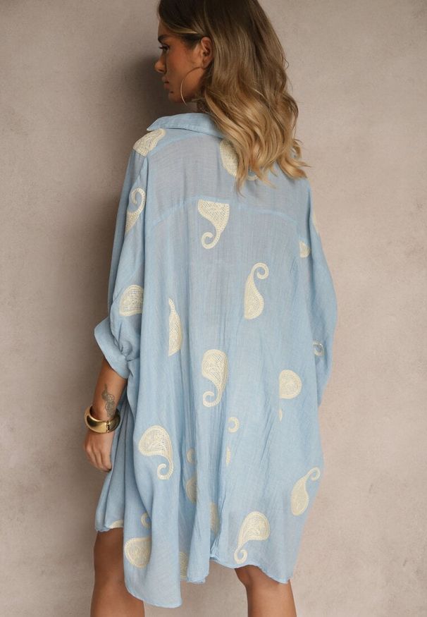 Renee - Niebieska Koszula Oversize z Bawełny Ozdobiona Haftami Liloselle. Okazja: na co dzień. Kolor: niebieski. Materiał: bawełna. Wzór: aplikacja, haft. Styl: elegancki, casual
