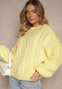 Renee - Żółty Sweter z Wełną o Eleganckim Warkoczowym Splotem Makkaria. Okazja: na co dzień, na spacer. Kolor: żółty. Materiał: wełna. Długość rękawa: długi rękaw. Długość: długie. Wzór: ze splotem. Sezon: jesień. Styl: elegancki #5