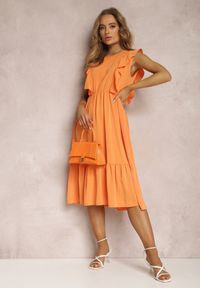 Renee - Pomarańczowa Sukienka Philonia. Kolor: pomarańczowy. Materiał: tkanina. Długość rękawa: bez rękawów. Wzór: jednolity, gładki. Typ sukienki: rozkloszowane. Styl: klasyczny, wizytowy. Długość: midi #3