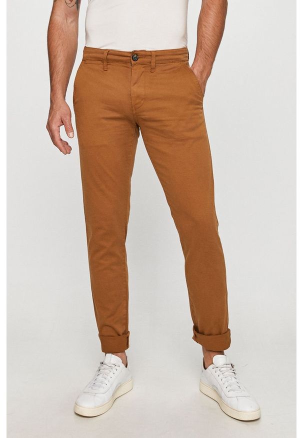 Pepe Jeans - Spodnie Charly. Kolor: złoty, brązowy, wielokolorowy. Materiał: tkanina, bawełna, elastan. Wzór: gładki