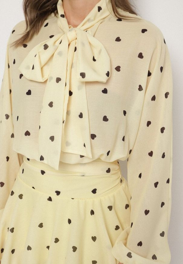 Born2be - Żółta Rozkloszowana Sukienka z Rękawami Typu Nietoperz i Wiązaniem Miriviela. Okazja: na co dzień. Kolor: żółty. Materiał: jeans. Typ sukienki: proste. Styl: casual, klasyczny