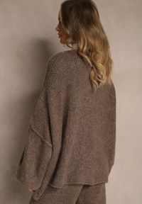 Renee - Jasnobrązowy Niezapinany Kardigan Nietoperzowy z Dodatkiem Wełny i Wiskozy Rallidia. Kolor: brązowy. Materiał: wełna, wiskoza. Wzór: gładki #2