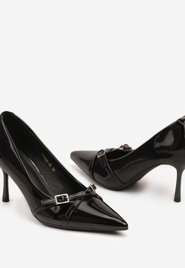 Born2be - Czarne Szpilki Vices Lakierowane Ozdobione Paskami z Klamrami Tameliae. Okazja: na co dzień. Zapięcie: klamry. Kolor: czarny. Materiał: lakier. Wzór: aplikacja. Obcas: na szpilce. Styl: casual. Wysokość obcasa: średni