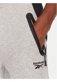 Reebok Spodnie dresowe RK25145CCM Szary Regular Fit. Kolor: szary. Materiał: bawełna