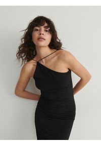Reserved - Sukienka na jedno ramię - czarny. Kolor: czarny. Materiał: dzianina. Wzór: gładki