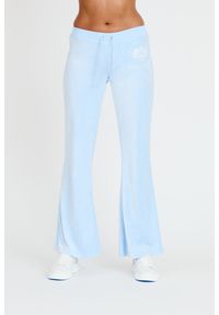 Juicy Couture - JUICY COUTURE Błękitne spodnie Heritage Dog Crest Kaisa Trackpant. Kolor: niebieski. Materiał: dresówka #1