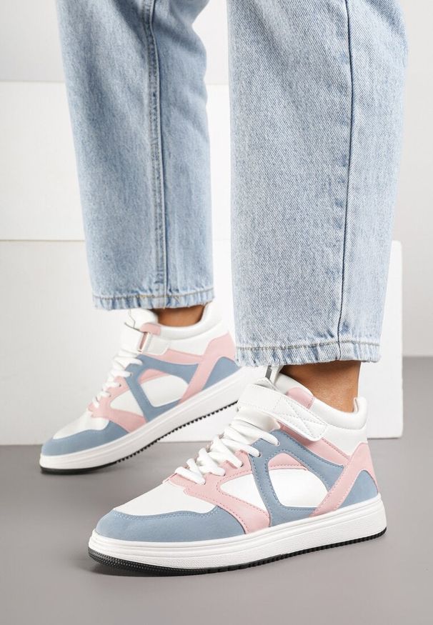 Born2be - Biało-Różowe Sneakersy za Kostkę Olivarre. Okazja: na co dzień, na spacer. Wysokość cholewki: za kostkę. Zapięcie: rzepy. Kolor: biały. Materiał: jeans, skóra. Sport: turystyka piesza