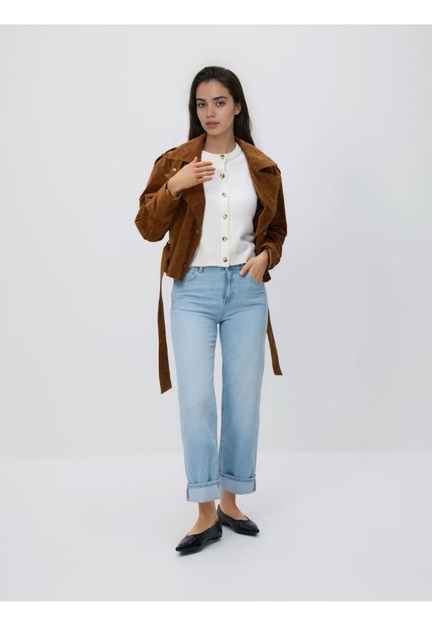 Reserved - Kardigan z krótkimi rękawami - złamana biel. Materiał: dzianina, bawełna. Długość rękawa: krótki rękaw. Długość: krótkie