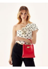 Kazar - Czerwona torebka z dużym zapięciem. Kolor: czerwony. Wzór: paski, gładki. Materiał: skórzane. Styl: elegancki. Rodzaj torebki: do ręki #5