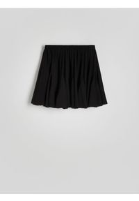Reserved - Spódnica mini z wiskozą - czarny. Kolor: czarny. Materiał: wiskoza. Wzór: gładki