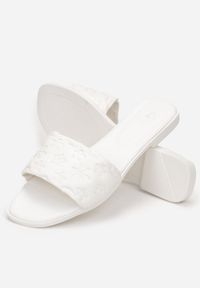 Born2be - Białe Klapki Moggek. Nosek buta: otwarty. Kolor: biały. Materiał: skóra ekologiczna. Wzór: jednolity, aplikacja. Sezon: lato. Styl: klasyczny, wakacyjny #5