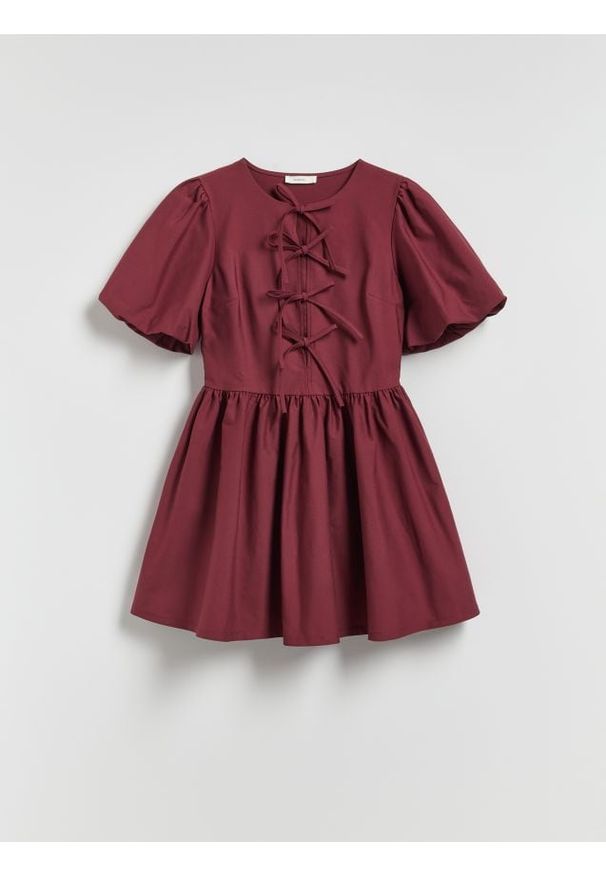 Reserved - Sukienka mini z wiązaniem - bordowy. Kolor: czerwony. Materiał: dzianina. Długość: mini