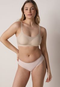 Born2be - Beżowy Bezszwowy Biustonosz Bez Fiszbin z Usztywnianymi Miseczkami Leavessa. Kolor: beżowy. Materiał: tkanina #4