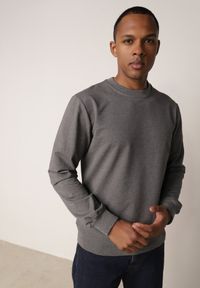 Born2be - Ciemnoszara Bluza o Klasycznym Kroju z Bawełną Merinne. Okazja: na co dzień. Kolor: szary. Materiał: bawełna. Styl: klasyczny #6