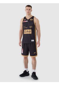 4f - 4F Koszulka meczowa replika wyjazdowa z sezonu 2024/25 męska 4F x PLK - Trefl Sopot - multikolor M. Typ kołnierza: dekolt w serek. Kolor: wielokolorowy. Materiał: syntetyk, włókno, materiał, dzianina. Wzór: gładki, aplikacja, napisy, ze splotem, nadruk. Sport: koszykówka, fitness