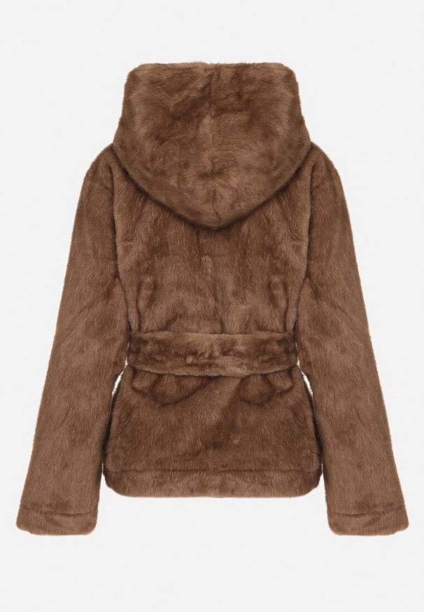 Born2be - Jasnobrązowa Kurtka Futerko z Kapturem i Wiązanym Paskiem Zetara. Okazja: na co dzień, na spacer. Typ kołnierza: kaptur. Kolor: brązowy. Materiał: futro. Styl: klasyczny, casual