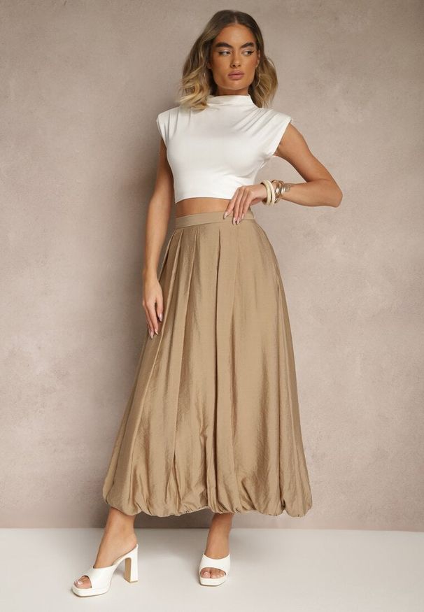 Renee - Beżowa Spódnica Bombka z Wiskozą o Rozkloszowanym Kroju z Zakładkami Redasira. Okazja: na co dzień. Kolor: beżowy. Materiał: wiskoza. Styl: casual, elegancki